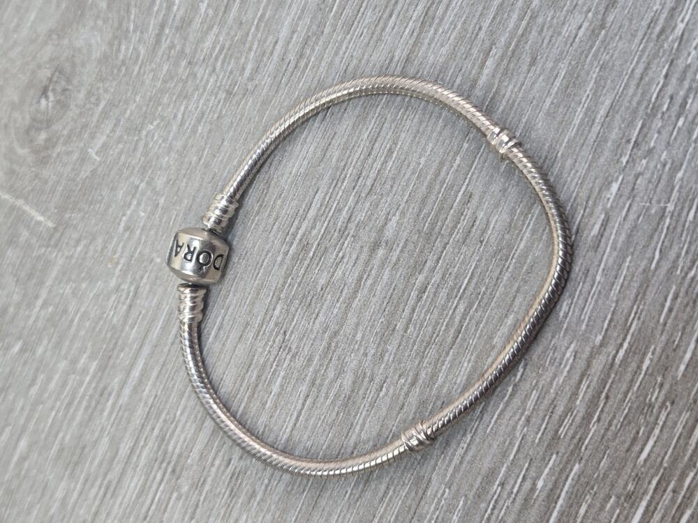 Authentic Pandora Bracelet Barrel Clasp 6.75” Pandora Moments Bracelet